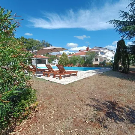 Szálloda Hotel Holiday 3*