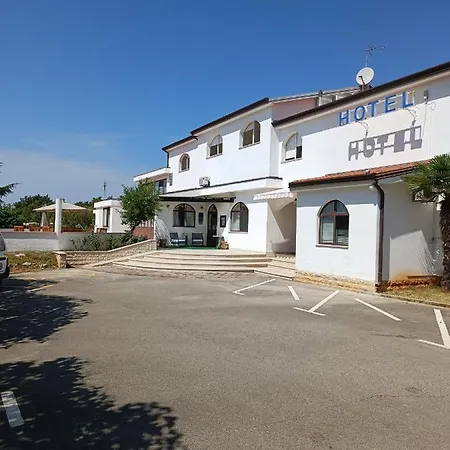 Hotel Holiday 3*