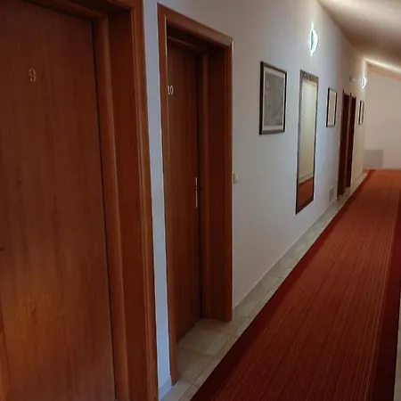 Hotel Holiday Szálloda