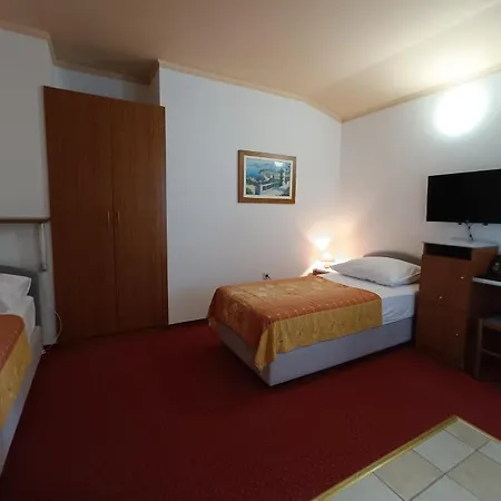 Szálloda Hotel Holiday 3*