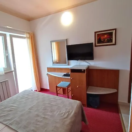 Szálloda Hotel Holiday 3*
