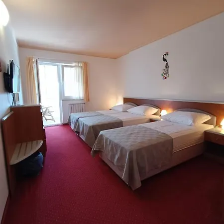 Hotel Holiday Szálloda